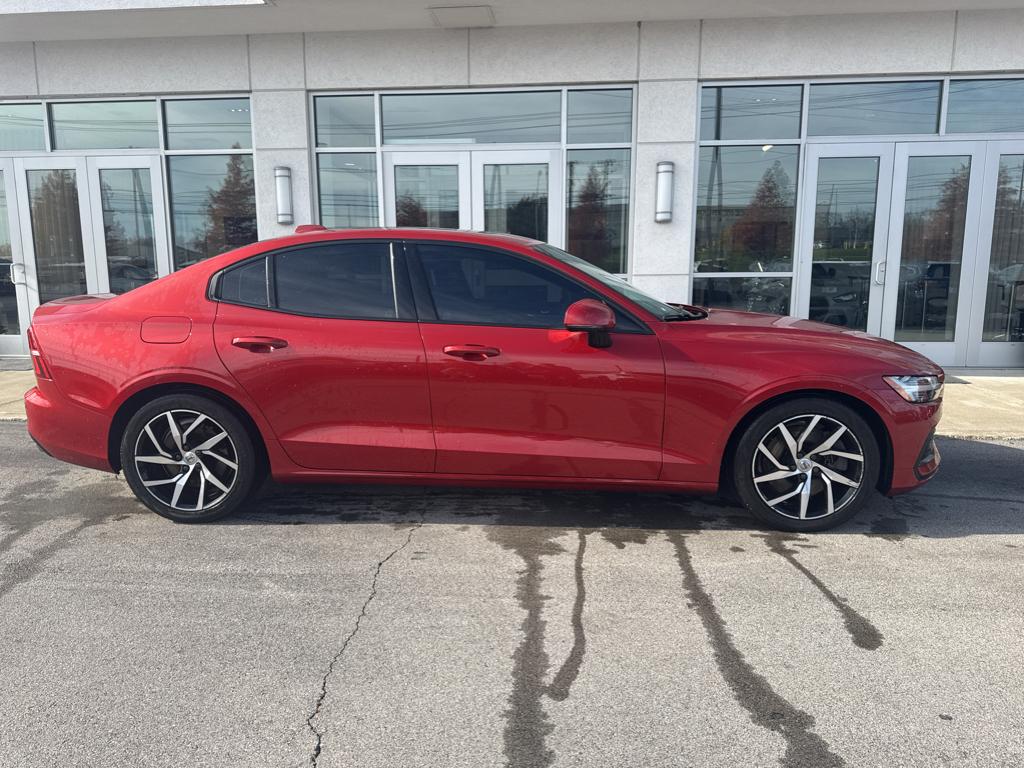 2019 Volvo S60 T6 Momentum photo 2