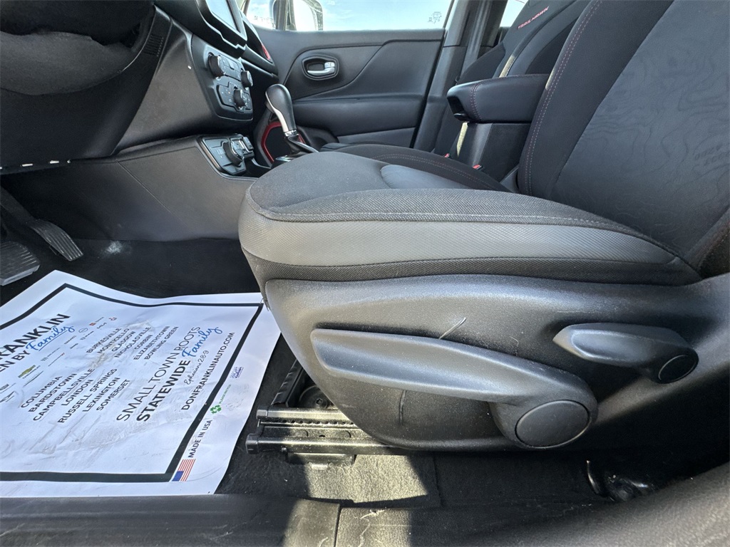 2023 Jeep Renegade Trailhawk photo 11