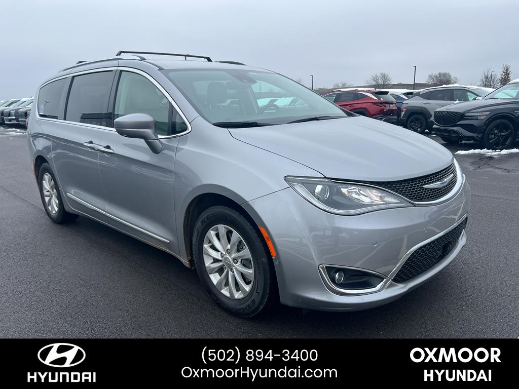2018 Chrysler Pacifica Touring L's photo