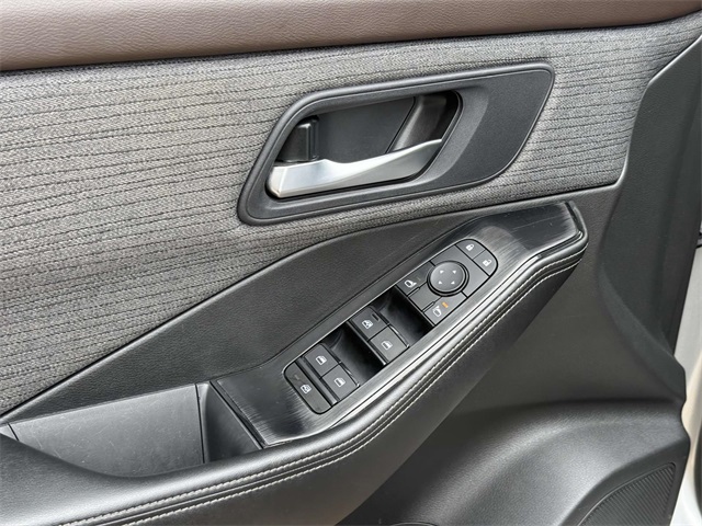 2023 Nissan Rogue SV photo 24