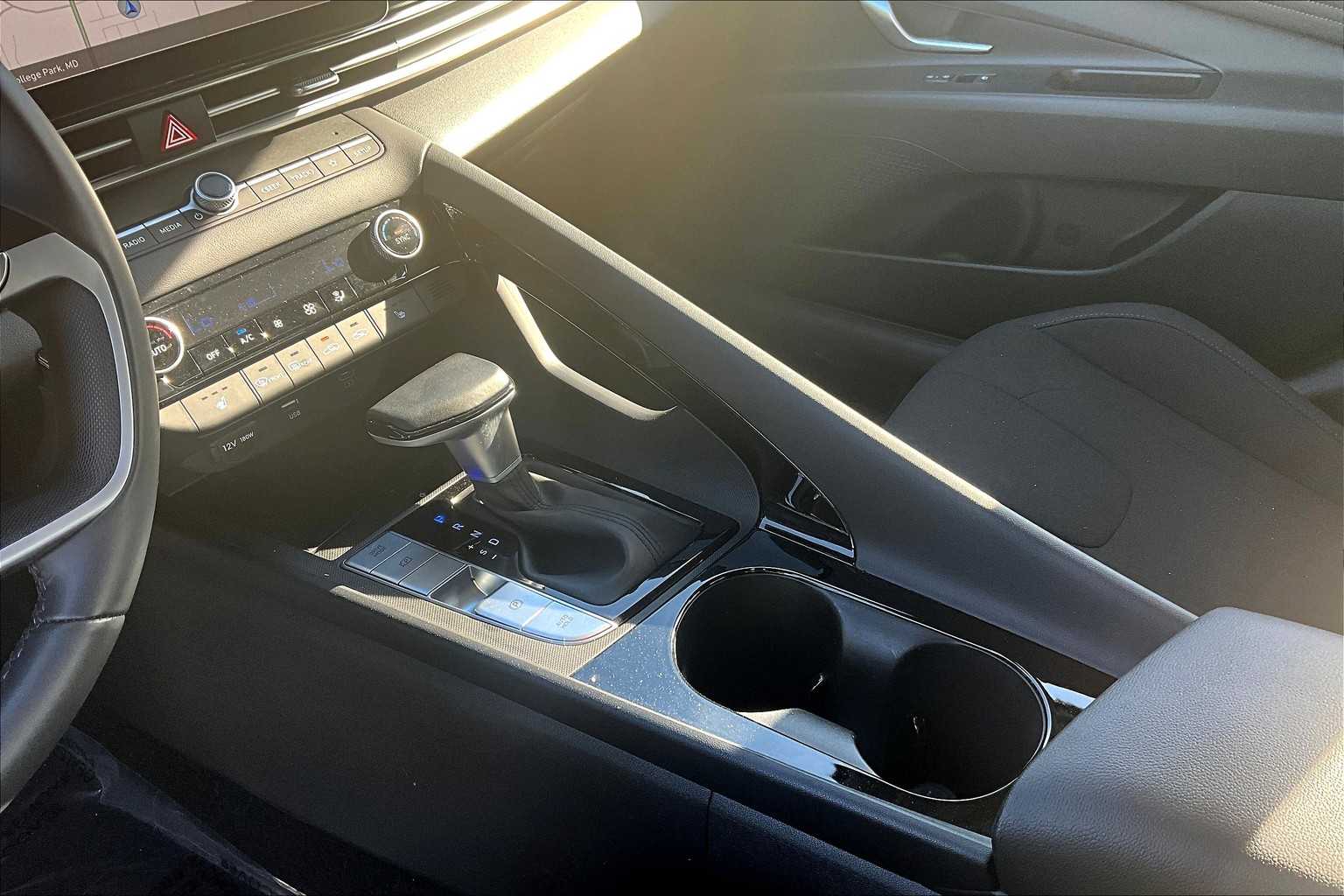 2024 Hyundai Elantra SEL Convenience photo 15