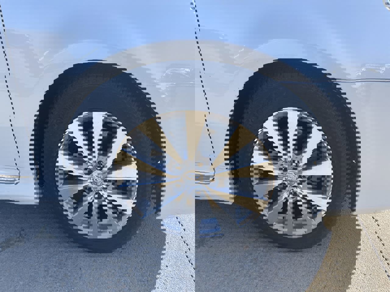 2011 Toyota Avalon Limited photo 2