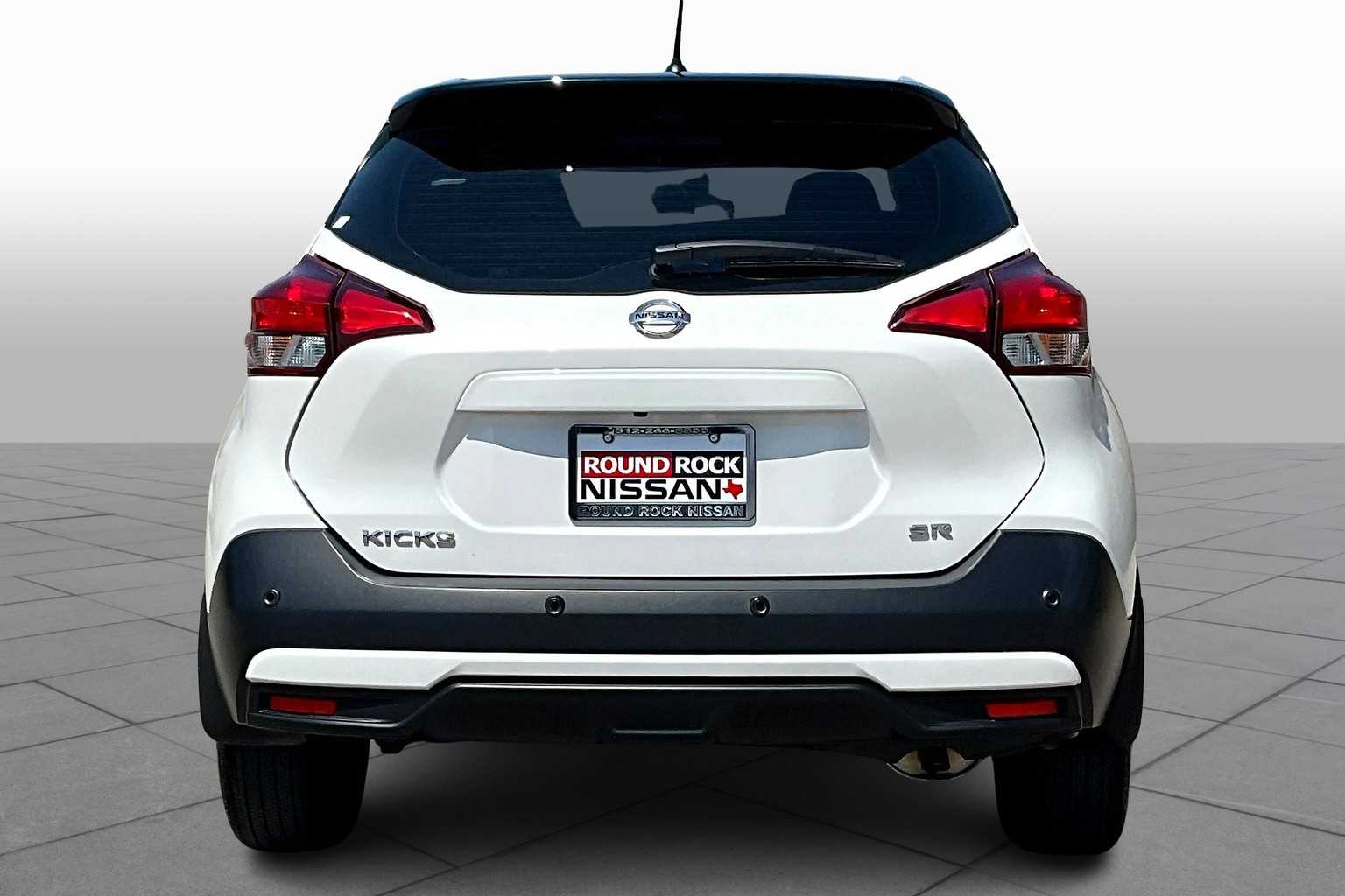 2020 Nissan Kicks SR photo 4