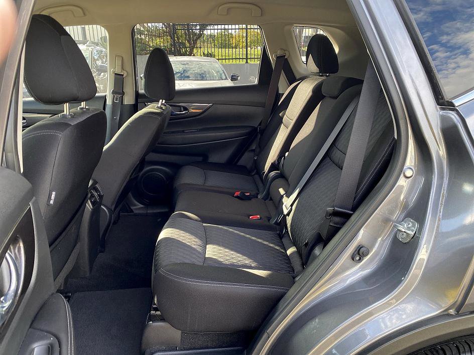 2019 Nissan Rogue S photo 16