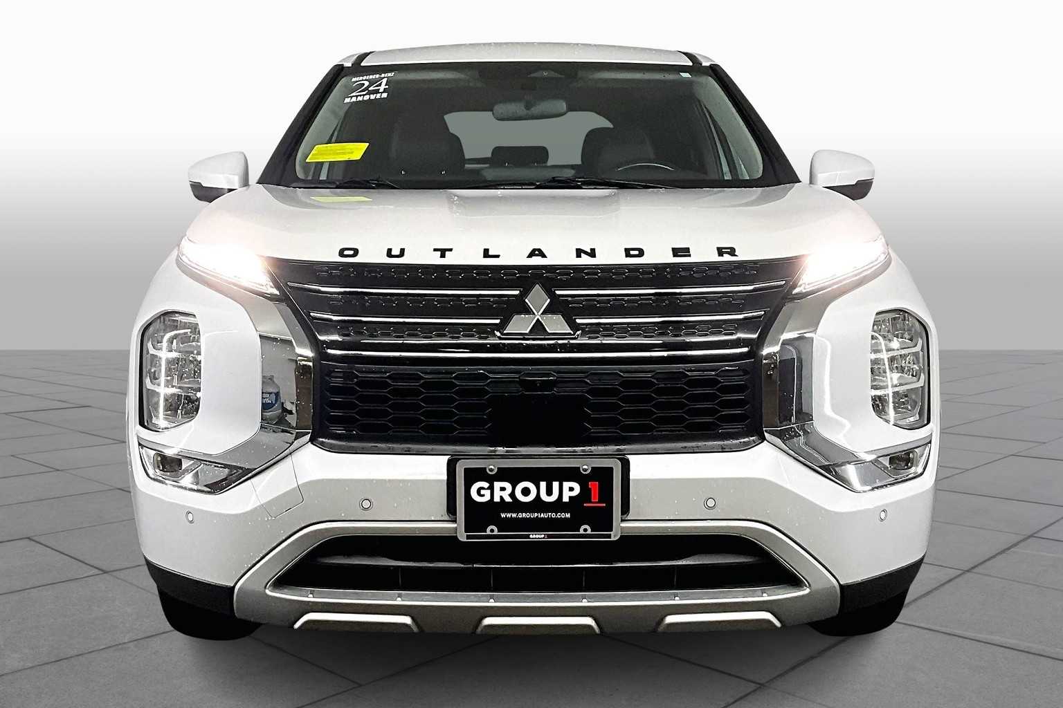 2024 Mitsubishi Outlander SE photo 3
