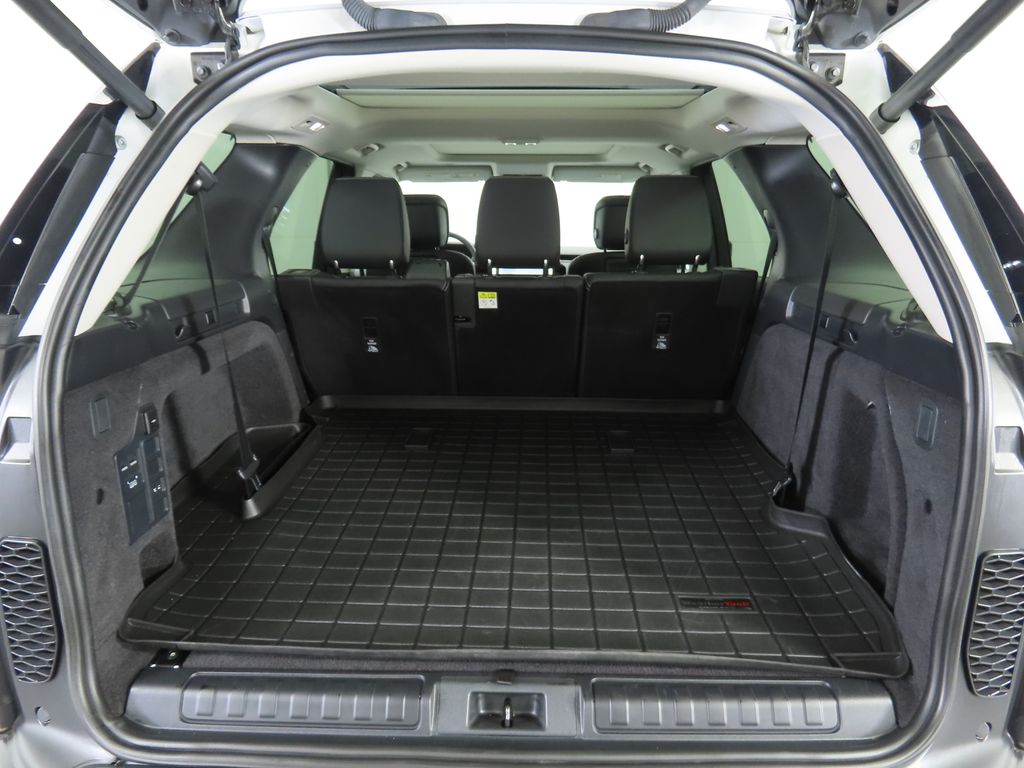 2024 Land Rover Discovery P300 S photo 25
