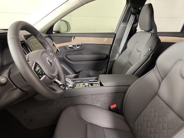 2025 Volvo XC90 T8 AWD Plus photo 19