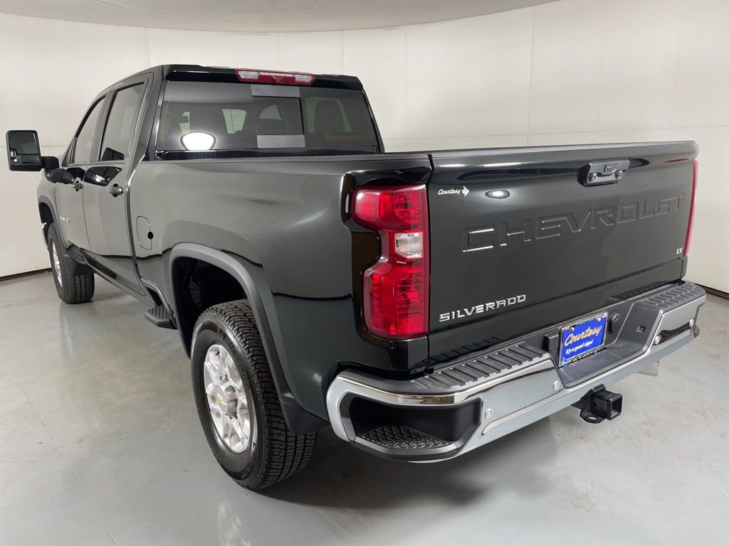 2026 Chevrolet Silverado 1500 LT photo 2