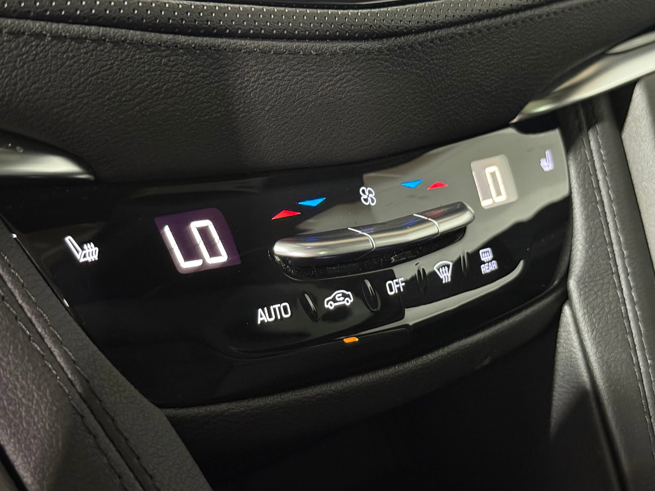 2025 Cadillac XT6 Luxury photo 28