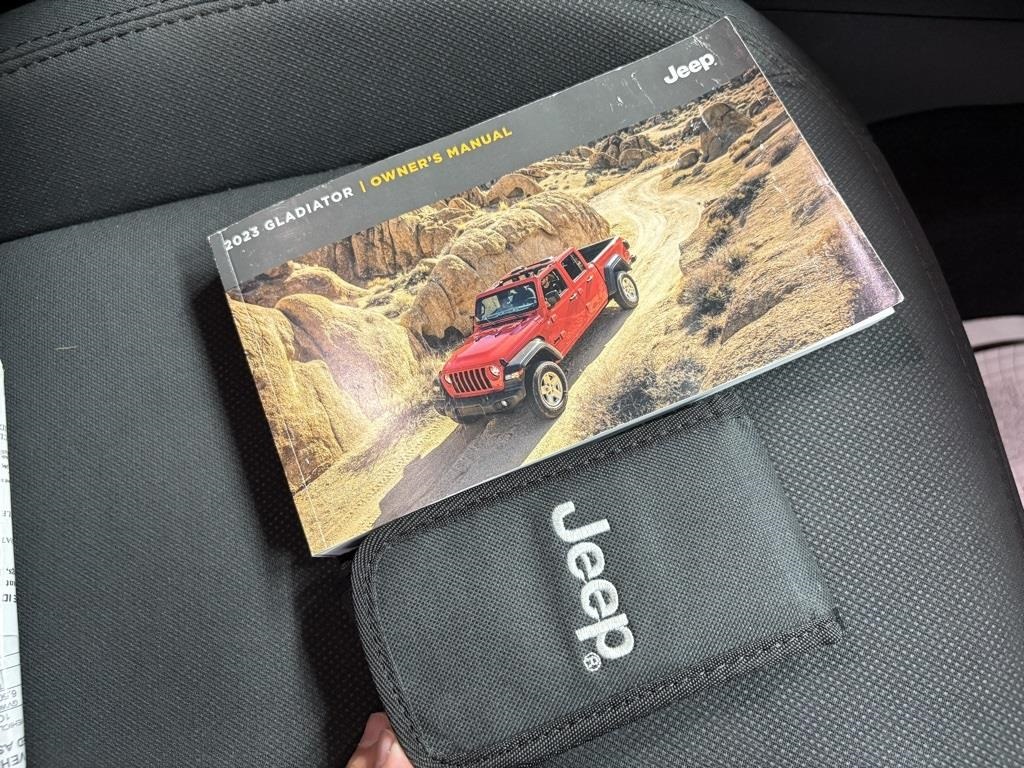 2023 Jeep Gladiator Sport photo 21