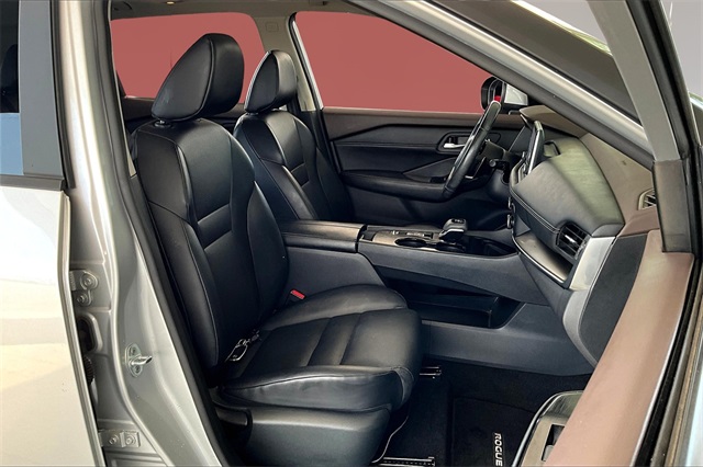 2023 Nissan Rogue SV photo 4