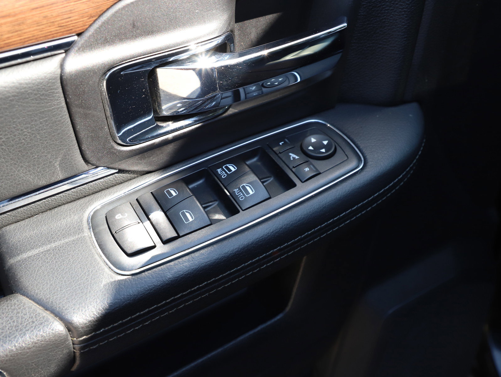 2016 Ram 2500 Laramie photo 12