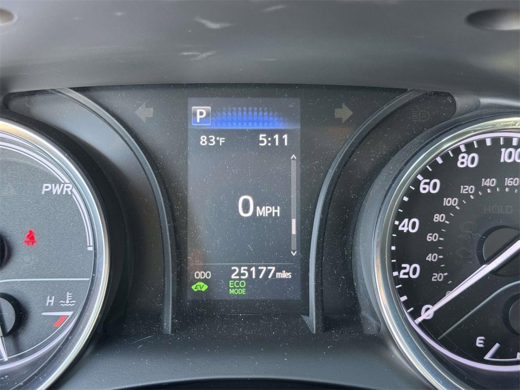 2020 Toyota Camry Hybrid LE photo 10