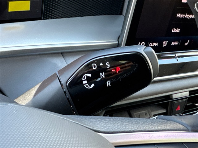 2025 Volkswagen Tiguan SE photo 28