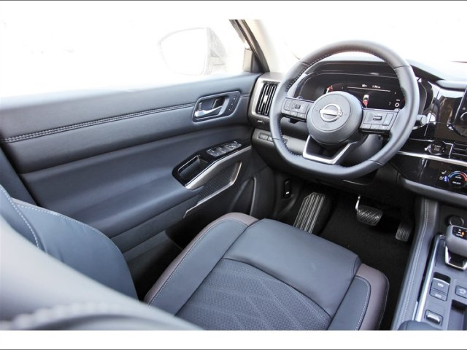 2025 Nissan Pathfinder Platinum Black at Robbins Nissan