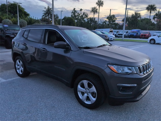 2017 Jeep Compass Latitude photo 2