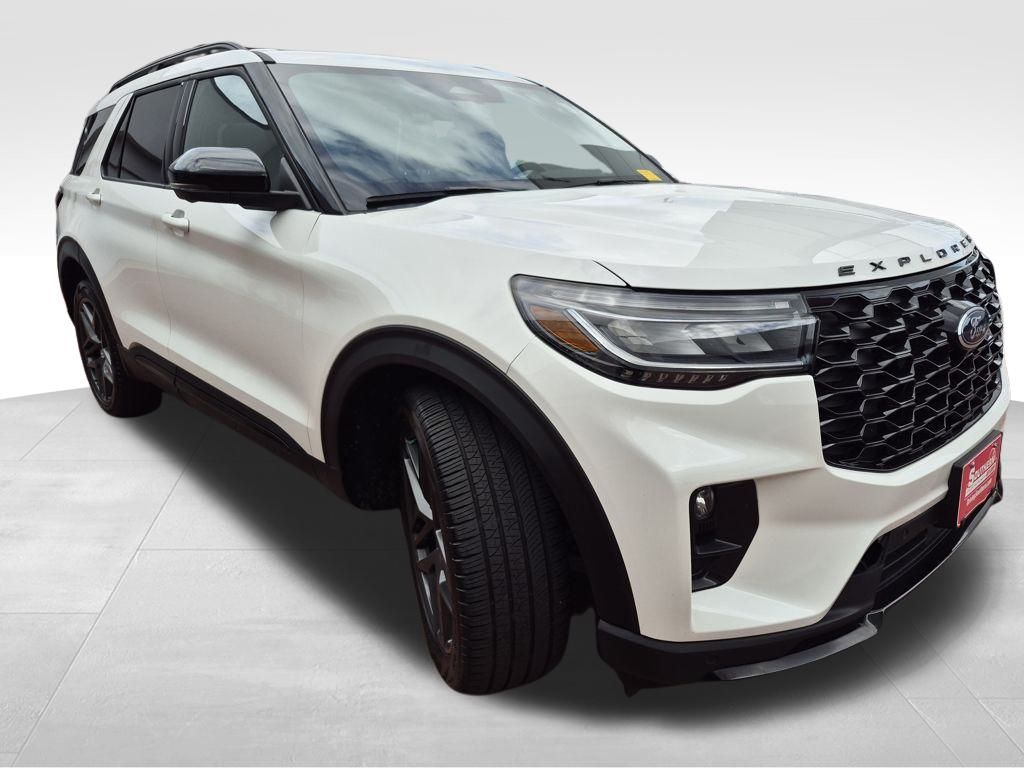 2025 Ford Explorer ST photo 4