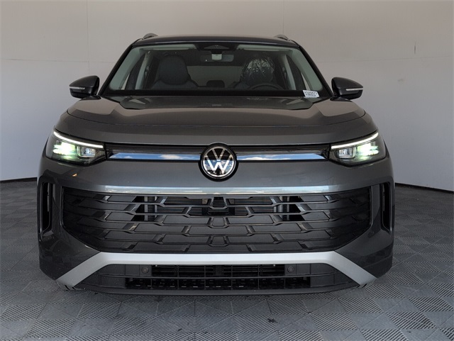 2025 Volkswagen Tiguan SE photo 3