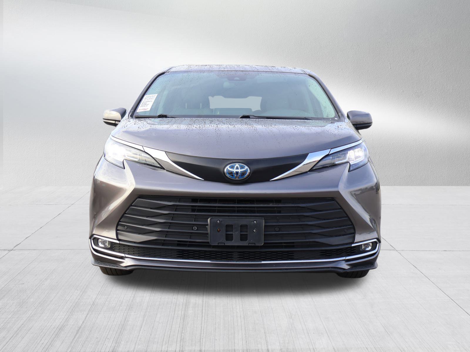 Used 2022 Toyota Sienna XLE with VIN 5TDJSKFC3NS056112 for sale in Kansas City
