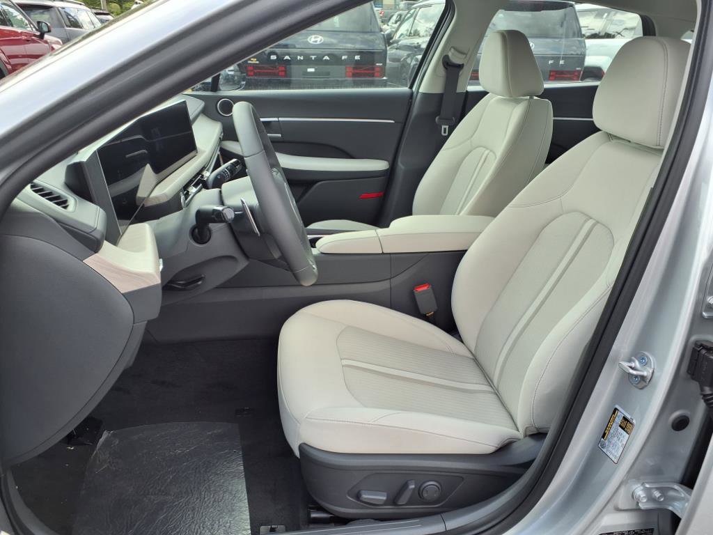 2025 Hyundai Sonata Hybrid SEL photo 4