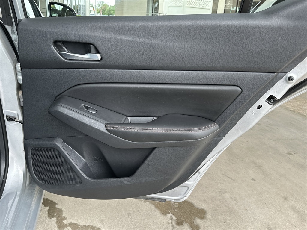 2022 Nissan Altima 2.5 SR photo 29