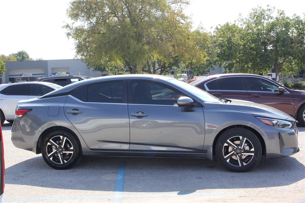 2025 Nissan Sentra SV photo 3