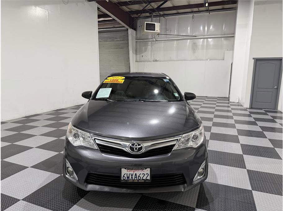 2012 Toyota Camry XLE photo 2
