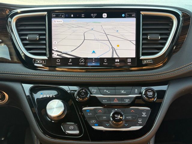 2023 Chrysler Pacifica Hybrid Pinnacle photo 39