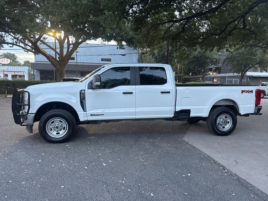 2023 Ford F-350 photo 4