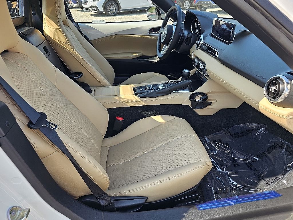 2025 Mazda MX-5 Miata Miata RF Grand Touring photo 13
