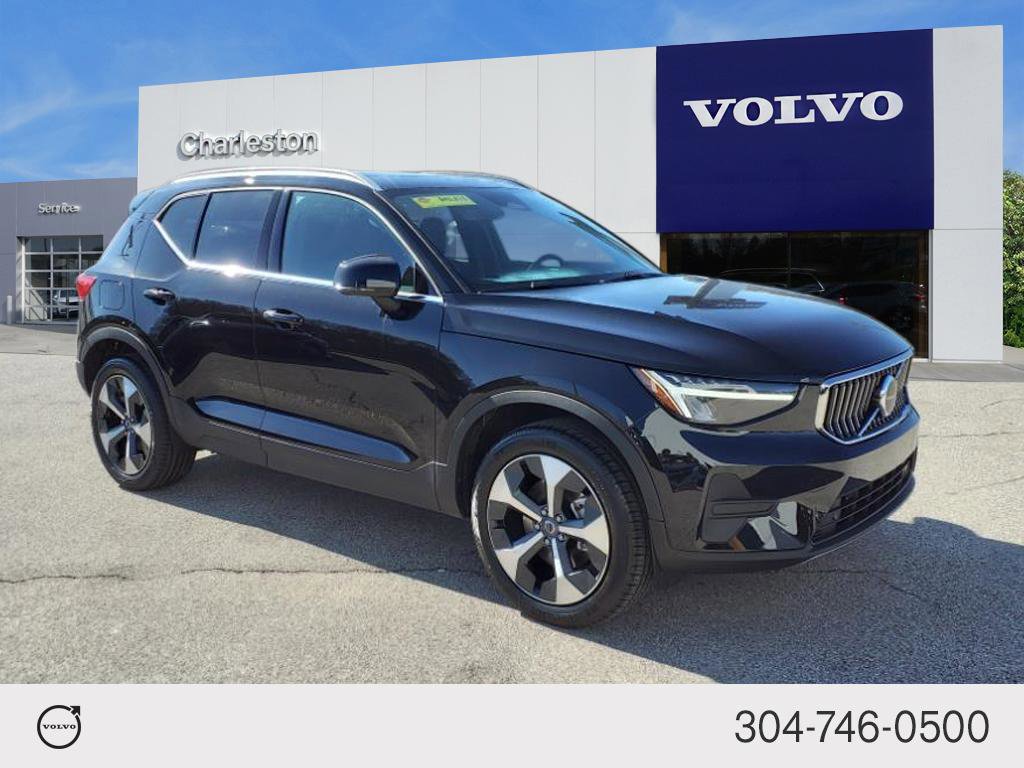 2025 Volvo XC40 Core
