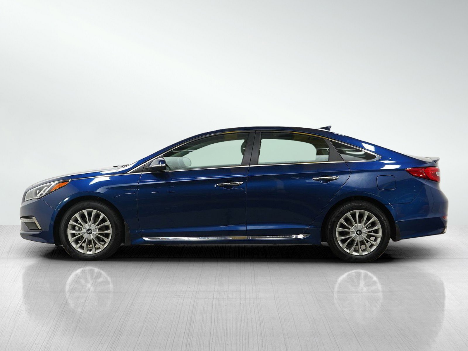 Used 2015 Hyundai Sonata Limited with VIN 5NPE34AF6FH195864 for sale in Bloomington, Minnesota