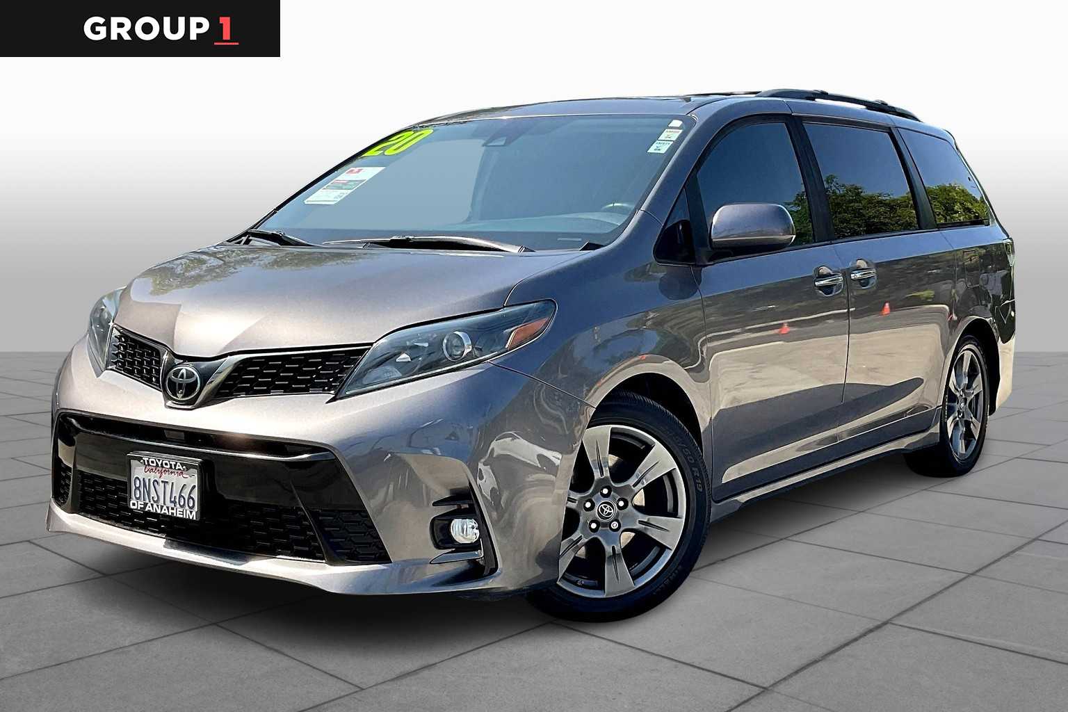 2020 Toyota Sienna SE Premium's photo