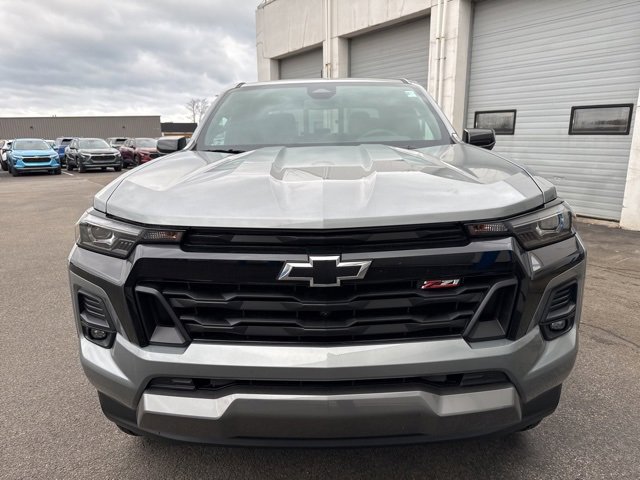 2025 Chevrolet Colorado Z71 photo 2