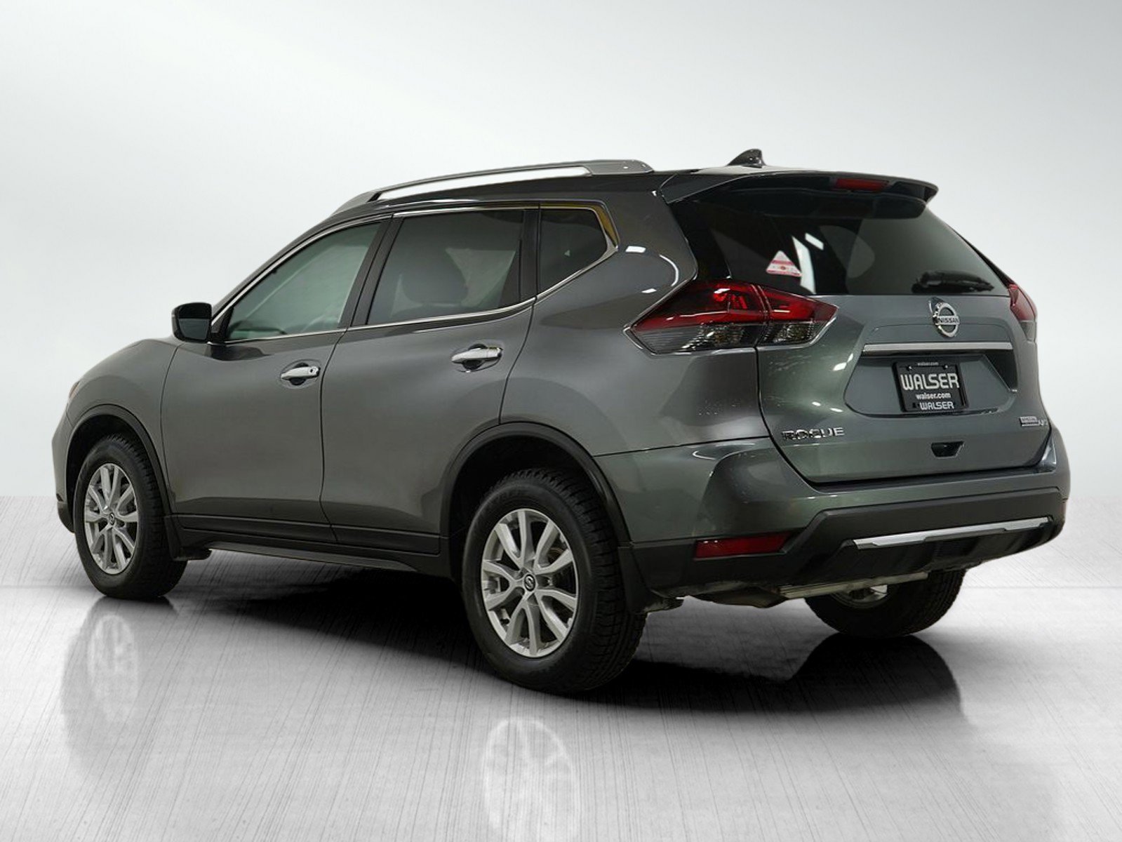 2020 Nissan Rogue SV photo 3