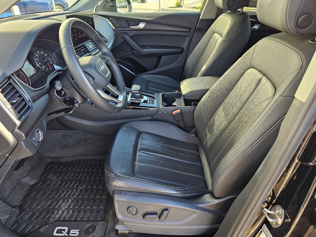 2023 Audi Q5 45 S line Premium photo 2