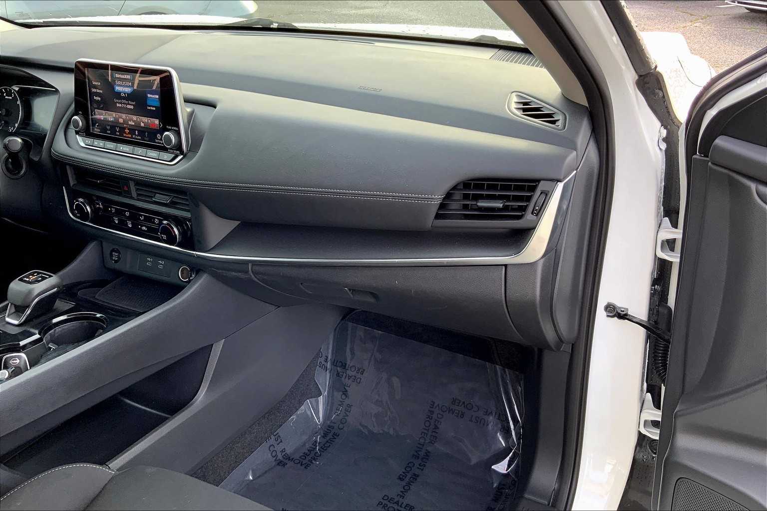 2024 Nissan Rogue S photo 16