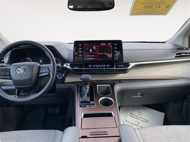 2023 Toyota Sienna LE photo 10