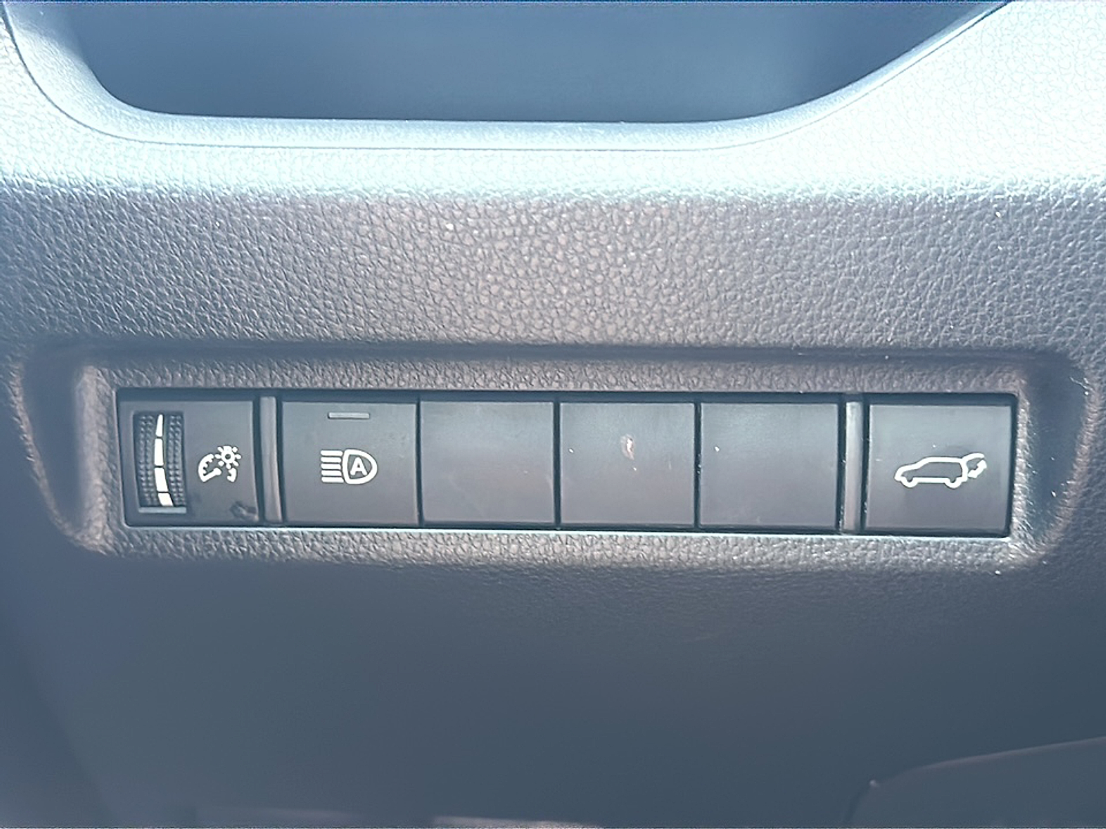 2020 Toyota RAV4 XLE Premium photo 17