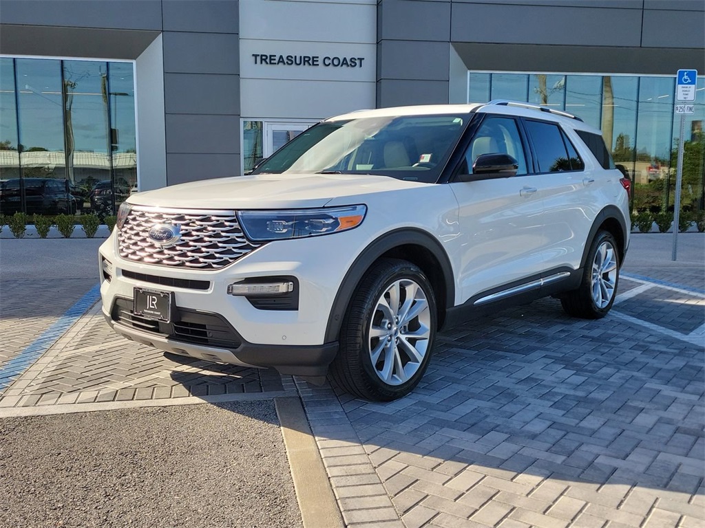 2021 Ford Explorer Platinum's photo