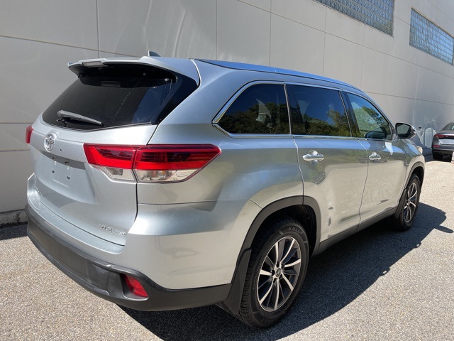 2019 Toyota Highlander XLE photo 2