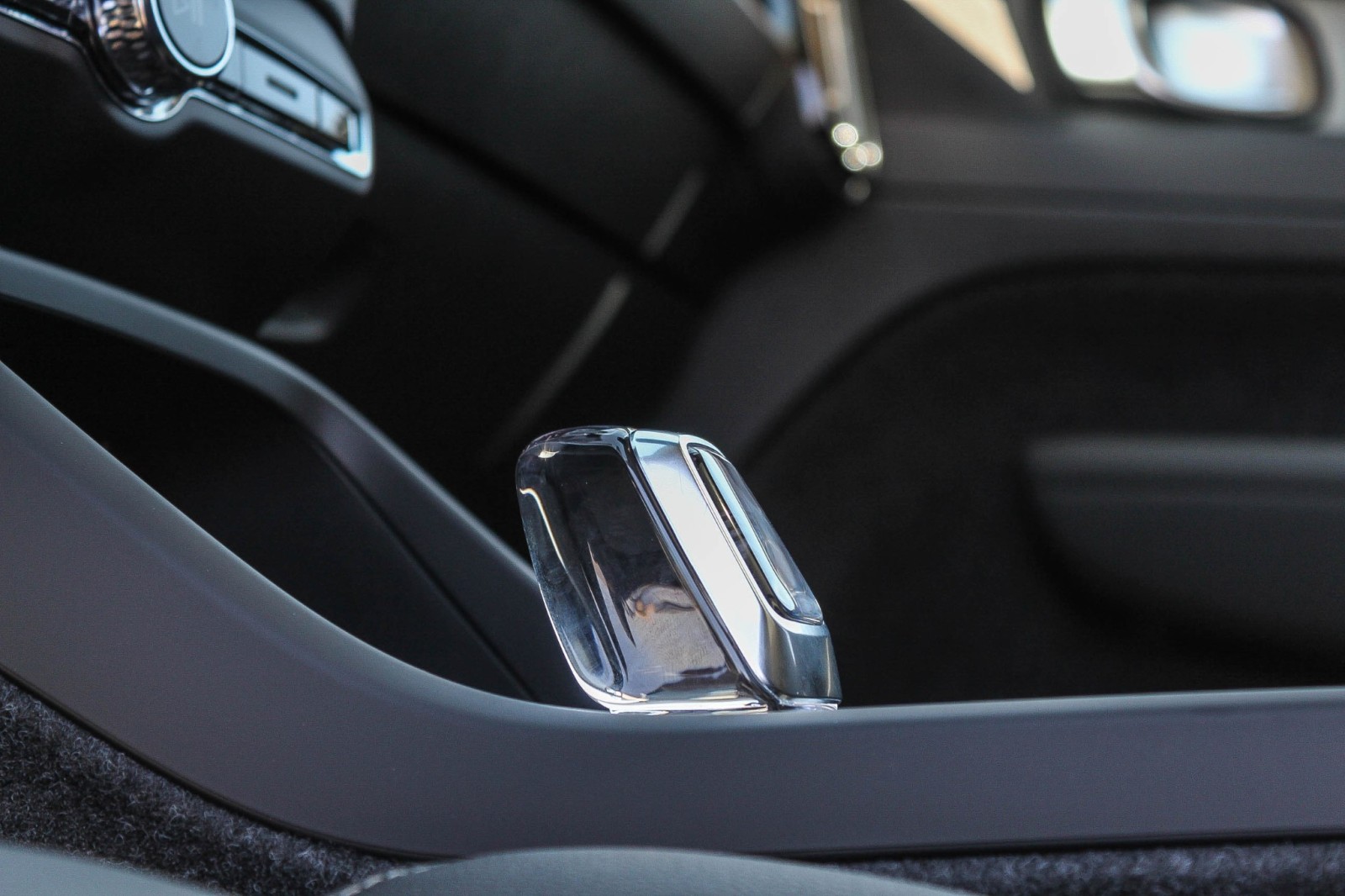 2024 Volvo XC40 Plus photo 21