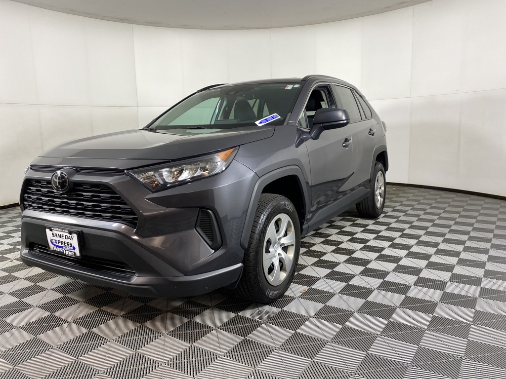 2021 Toyota RAV4 LE photo 18