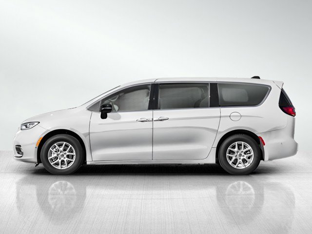 2026 Chrysler Pacifica photo 3