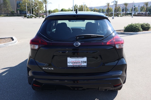 2025 Nissan Kicks Play S photo 3