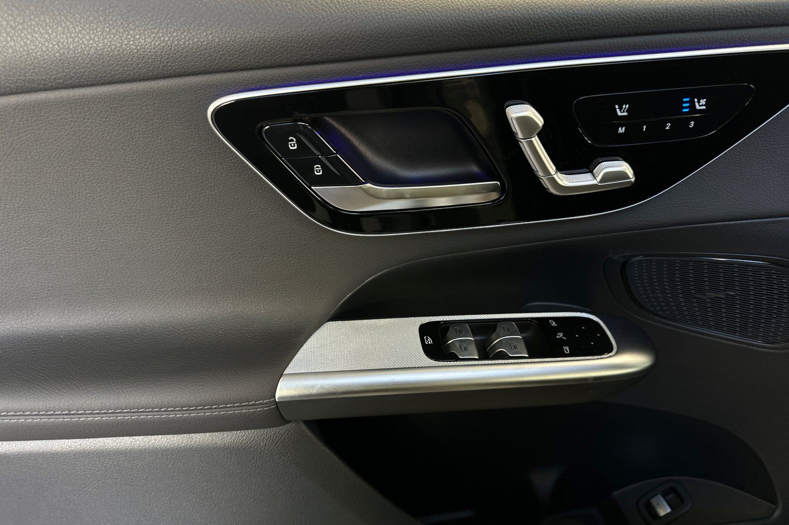 2026 Mercedes Benz GLC 300 photo 19
