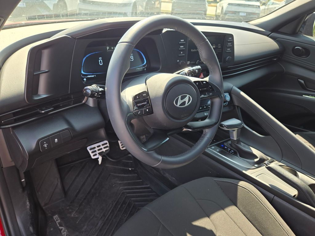 2025 Hyundai Elantra SEL Sport photo 17