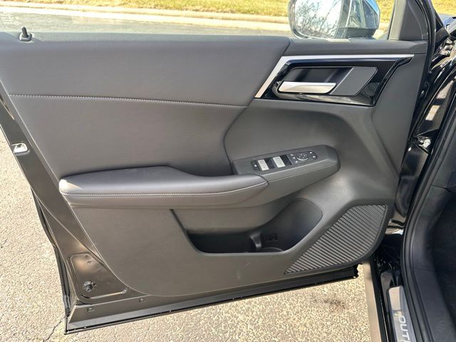 2024 Mitsubishi Outlander photo 21