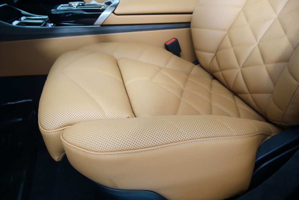 2025 Bmw 740i photo 9