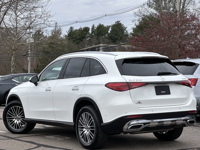 2025 Mercedes Benz GLC 300 4MATIC photo 2